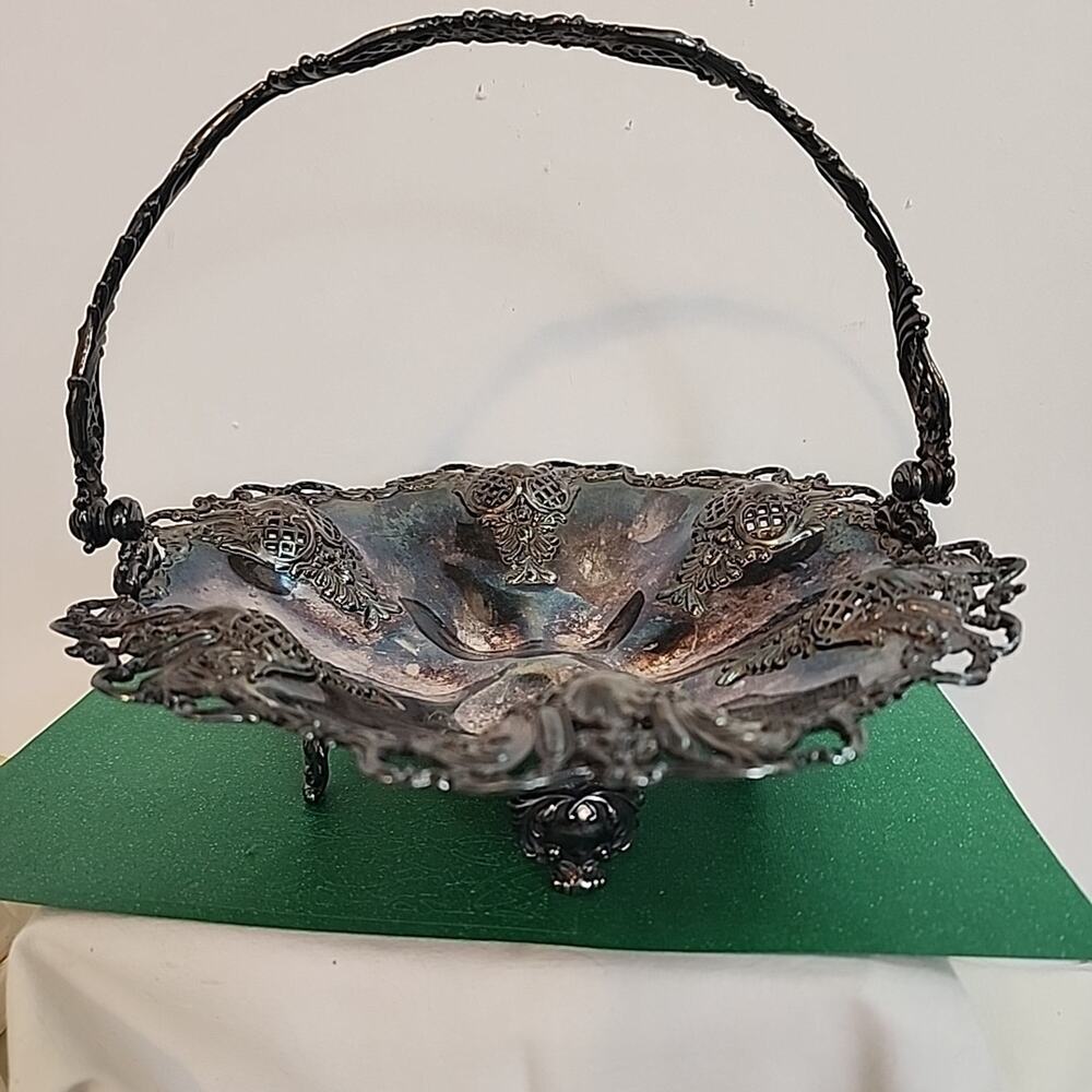 ATQ VAN BERGH Rochester Ny Bride Basket Quadruple Silverplate Floral Footed